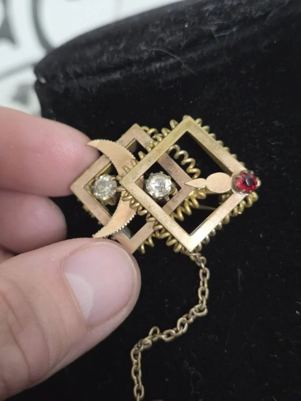 Antique Victorian Gilt Brass Brooch Paste Stones & Red Glass, Added Safety Chain - Picture 10 of 16